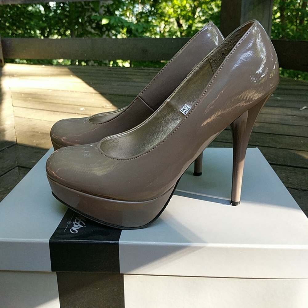 Mossimo "Paisley" Pumps Taupe Patent Leather Sz 8